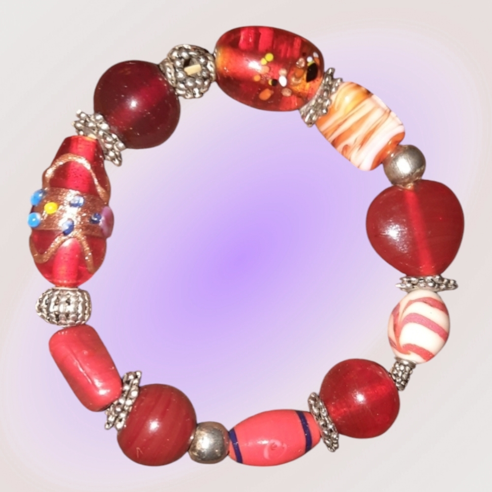 Red Art glass swirl detail beaded stretch bracelet silvertone accents